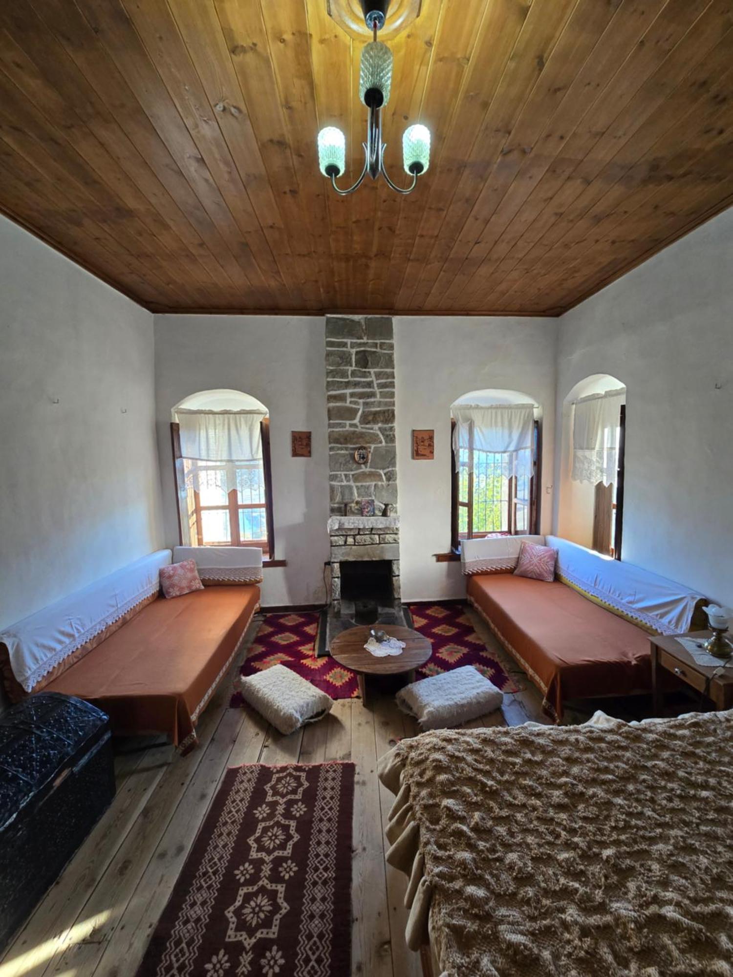 Traditional Guesthouse Përmet 외부 사진